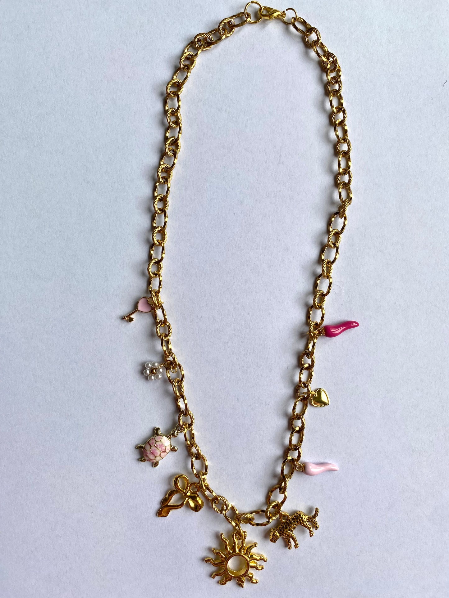 Collar con dijes