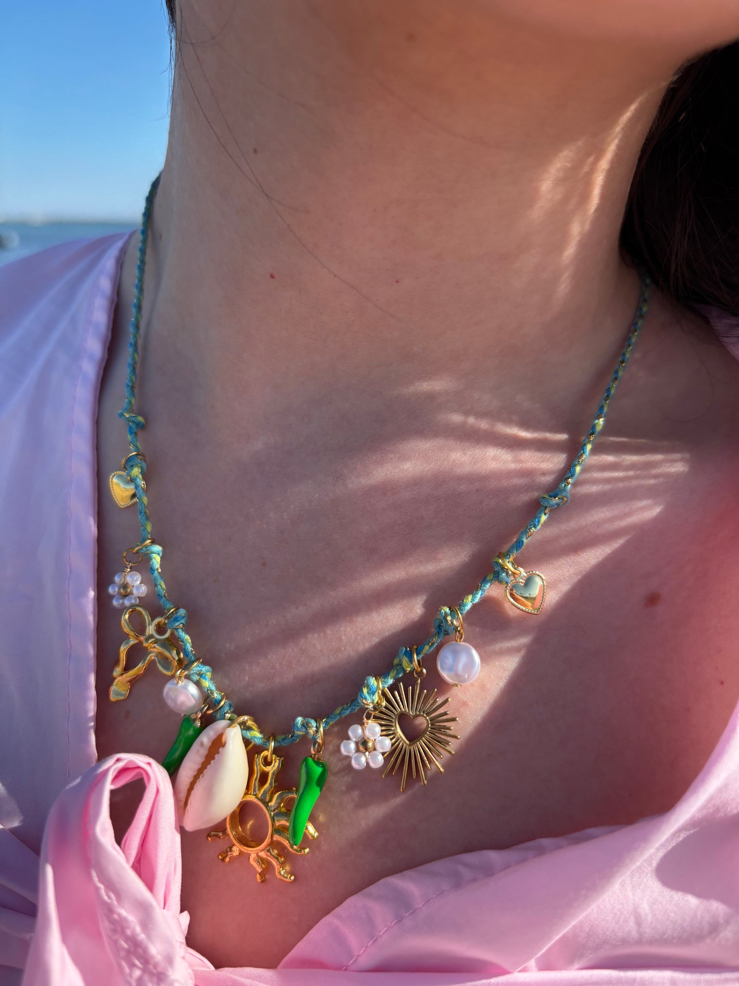 Collier cordon à breloques Shell